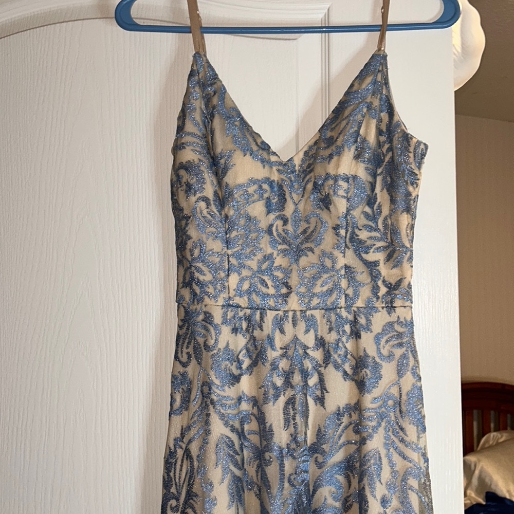 Speechless prom dress. Very flattering. Smoke free home